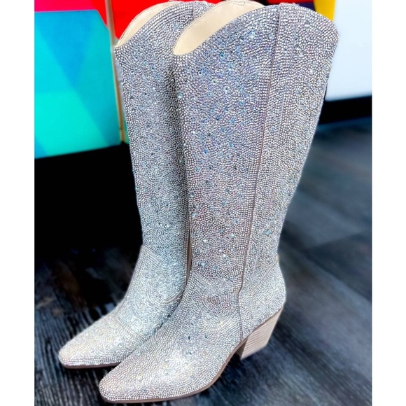 Stunning Nashville Rhinestone boots. With zipper closure. - Picture 10 of 12
